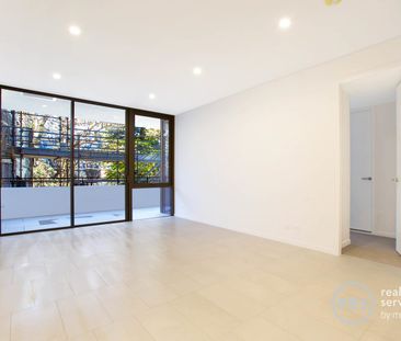 Garden Facing 2-Bedroom Apartment with Parking in 'The Moreton', Bondi - Photo 1