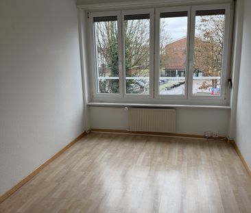 Rent a 4 rooms apartment in Bülach - Photo 4
