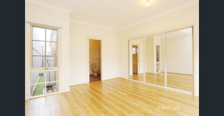 Charming Single Fronted Unit - Photo 2