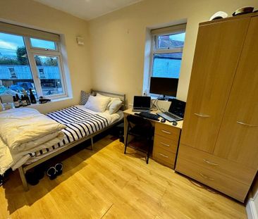 Room in a Shared House, Brook Road, M14 - Photo 1