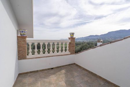 Luxury 5 room Detached House for rent in Alhaurín el Grande, Andalusia - Photo 4