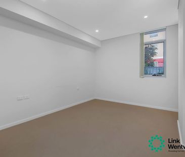 Contemporary One Bedroom with Parking - Photo 2