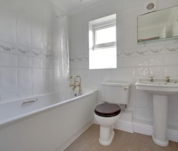 3 bedroom end of terrace house to rent - Photo 6