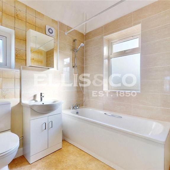 3 bedroom end of terrace house to rent - Photo 1