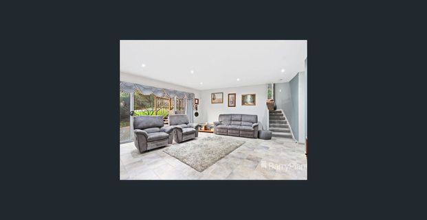 5 BEDROOMS 4 BATHROOMS, DOUBLE GARAGE AND WORKSHOP - Photo 1