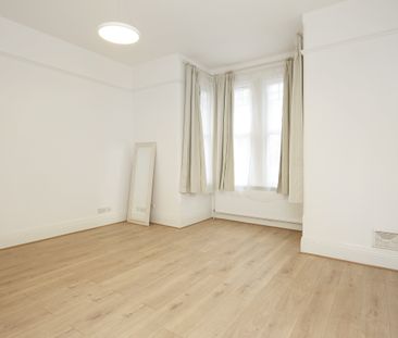 21 Cranes Park, Surbiton, Surrey, KT5 studio to rent - Photo 1