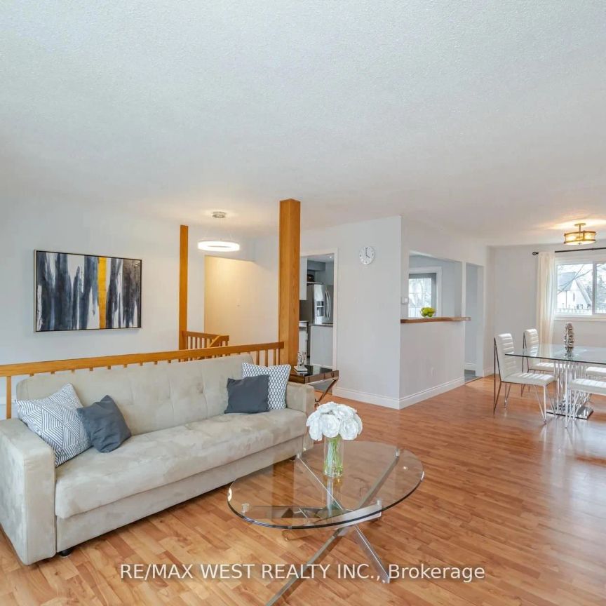 75 Wright Crescent #Upper - Photo 1