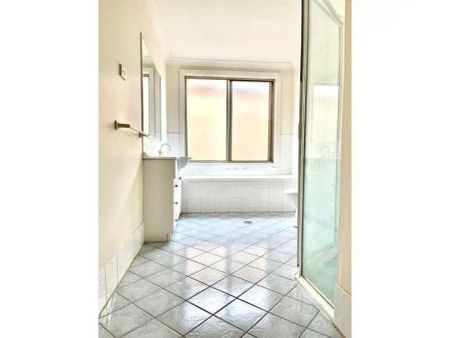 “Baulkham Hill 3 Bedroom house - Matthew Pearce Catchment” - Photo 3