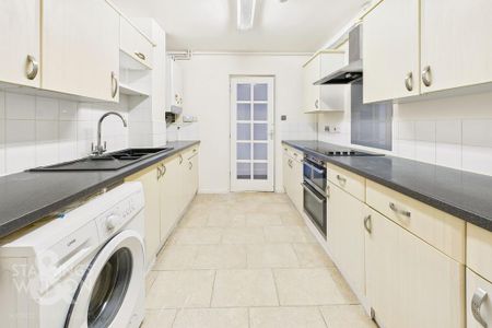 6 bedroom semi-detached house to rent - Photo 4