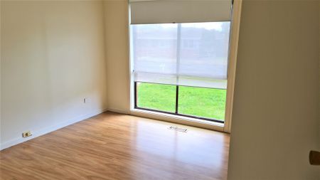 Charming 3-Bedroom Home in Altona Meadow - Photo 4