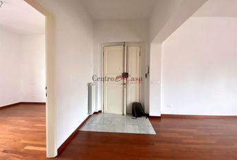 Ampio appartamento con 3 servizi e grande garage