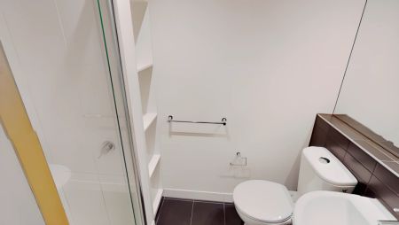 One Bedroom Large with dishwasher &air-conditioner - Photo 3