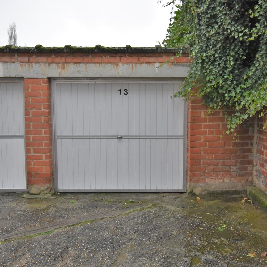 Appartement met 2 slaapkamers en garage te huur in Sint-Pieters-Leeuw - Photo 1