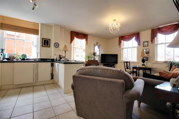 1 bedroom flat to rent - Photo 1