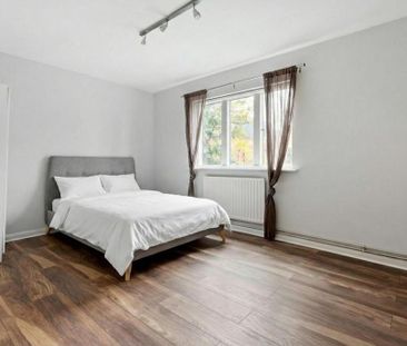 3 bedroom flat to rent - Photo 3