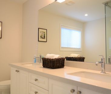 For Lease - 2412 Presquile Drive, Oakville, Ontario - Photo 3