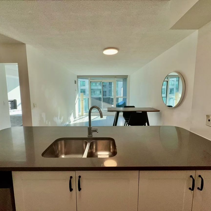 For Lease - 19 Grand Trunk Crescent Unit# 1715, Toronto, Ontario - Photo 1