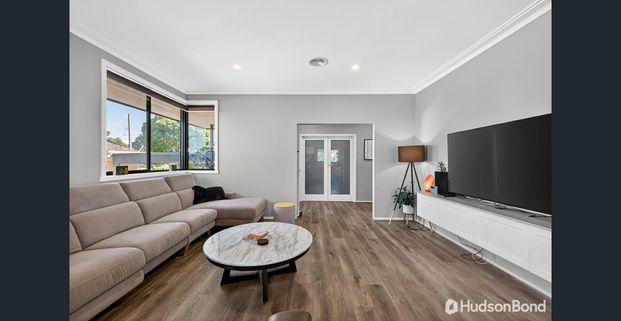 Great Family Living in a Prime Position - Photo 1