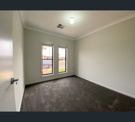 193 President Avenue, Andrews Farm, SA 5114 - Photo 5