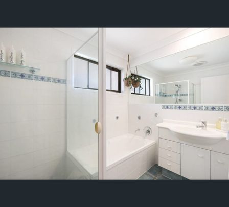 8 Tartan Court, Mermaid Waters, Qld 4218 - Photo 1