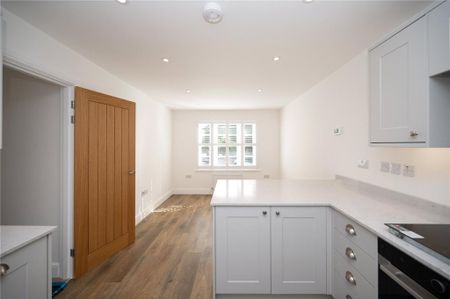 2 bedroom maisonette to rent - Photo 3