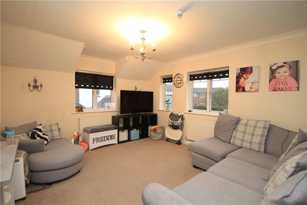 Broadway, Knaphill, Woking, Surrey, GU21 2DR - Photo 1
