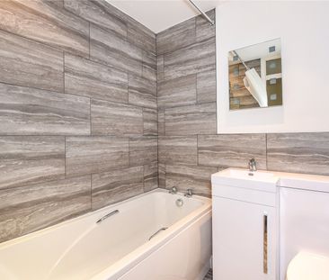 2 bedroom House in Chisbury Close, Bracknell - Photo 5