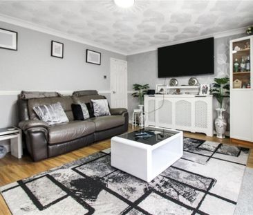 Semi-detached House to rent - Tooley Street, Gravesend, DA11 - Photo 2