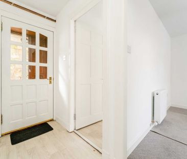 Price £695 pcm - Available 22/04/2026 - Unfurnished - Photo 4