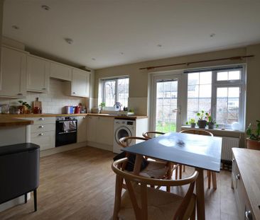 3 bedroom end of terrace house to rent - Photo 5