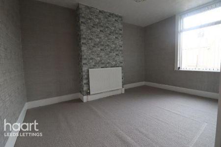 4 bedroom terraced house to rent - Photo 3
