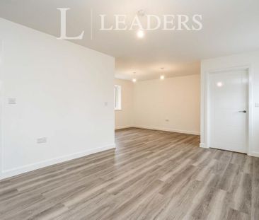 5 bedroom detached house to rent - Photo 2