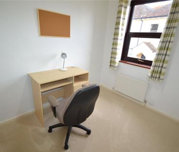 3 bedroom end of terrace house to rent - Photo 2