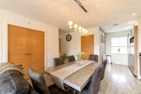 3 bedroom semi-detached house to rent - Photo 4