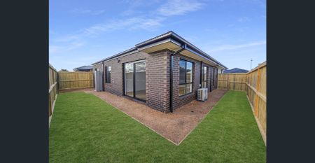 Modern home in Charlemont - Photo 4