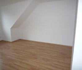 Julius-Fucik-Str. 24, Wohnung 6 ~~~ Dachgeschoss, Balkon, Badezimmer mit Wanne und Dusche, Gäste-WC, Abstellfläche im Spitzboden - Foto 1