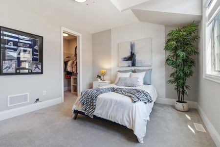 For Lease - 1437 Lakeport Crescent, Oakville, Ontario - Photo 3