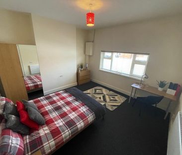 6 bedroom house to rent - Photo 2