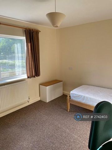 3 bedroom flat to rent - Photo 2