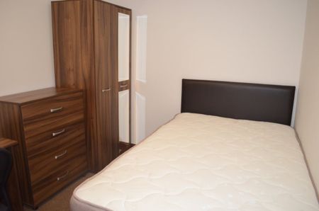 23 Coronation Road - Photo 2