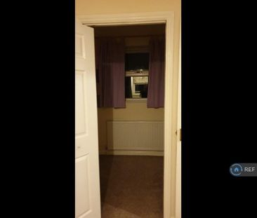 4 bedroom semi-detached house to rent - Photo 3