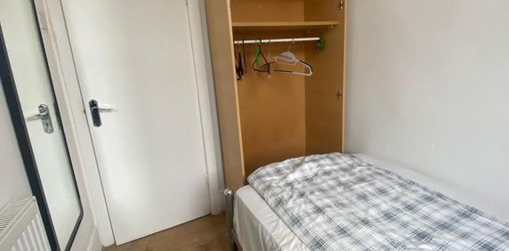 House share to rent - Photo 2