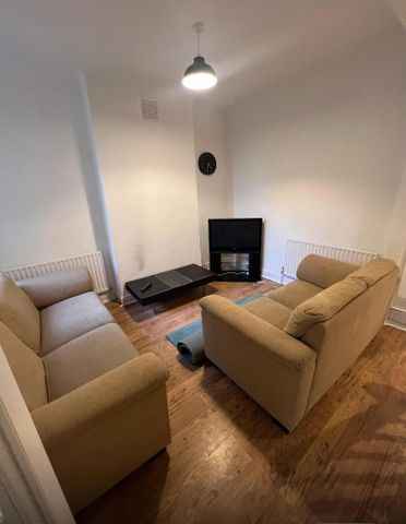 4 bedroom semi-detached house to rent - Photo 2