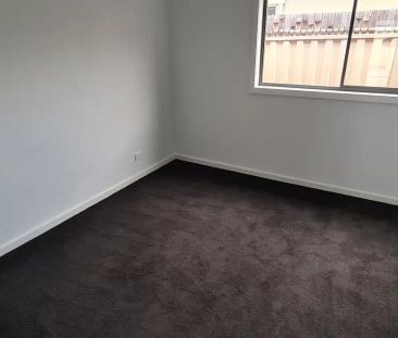 “Low Maintenance Lifestyle with Parkland Views” - Photo 5