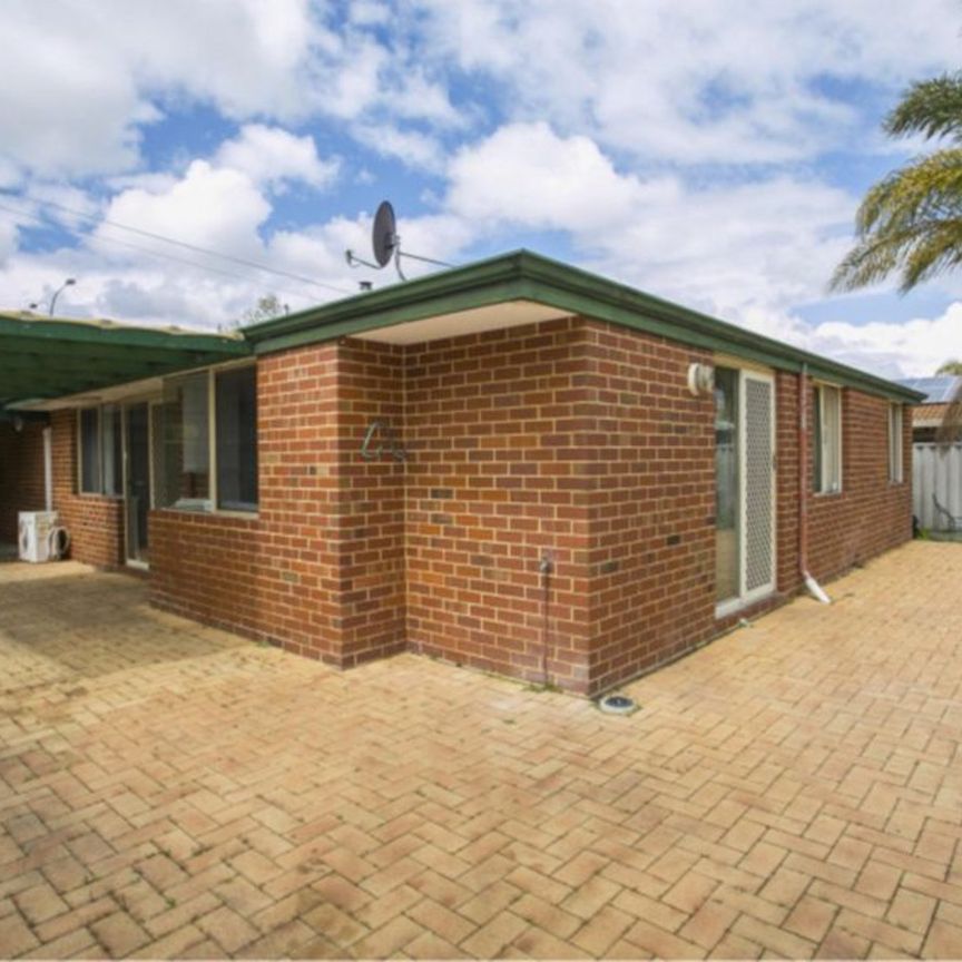 4 Bedrooms, Large Yard, Close to Everything - Photo 1