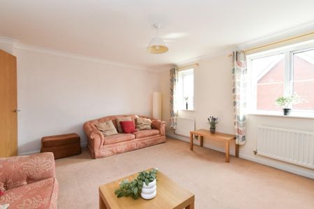 4 bedroom semi-detached house to rent - Photo 3