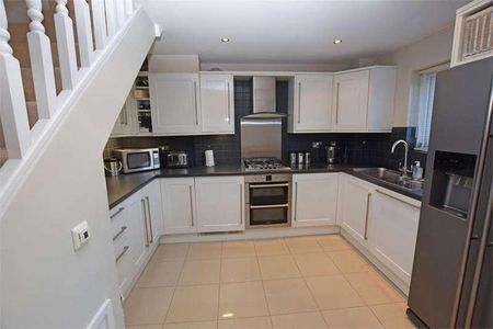 Harcourt Gardens, Rainham, Gillingham, ME8 - Photo 5