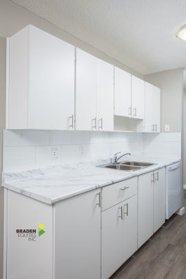 Kelsey Manor - Photo 1