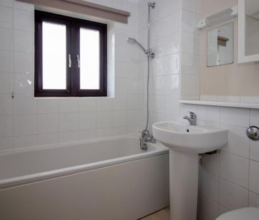 2 bedroom end of terrace house to rent - Photo 4