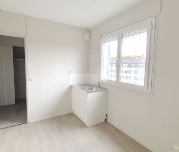 T1 de 33 m² refait à neuf avec pièce à vivre lumineuse - Photo 1